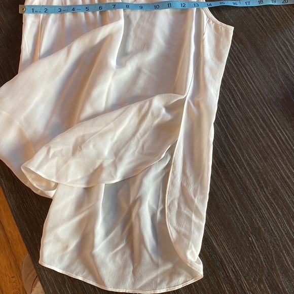 Club Monaco ladies gorgeous silk blouse in size extra small. - Picture 6 of 7